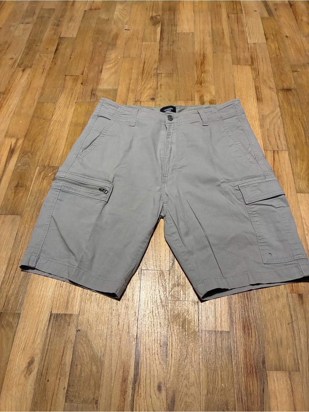 Denizen from Levi's Light Grey Men's Cargo Shorts with Multiple Utility Pockets